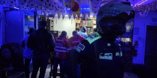 Imagen del operativo en uno de los bares