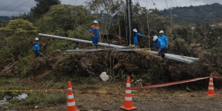 Foto que muestra trabajadores de Enel Colombia 