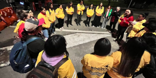 Imagen de funcionarios de integración social en un parque
