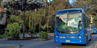 Foto de un bus de TransMiZonal de TransMilenio en Bogotá.