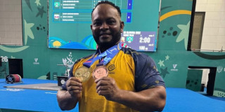 Fabio Torres, del Equipo Bogotá de parapowerlifting, exhibe medalla de oro obtenida en los II Juegos Parasuramericanos Valledupar 2026