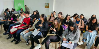 Foto de ciudadanos de la localidad de Suba en un auditorio 