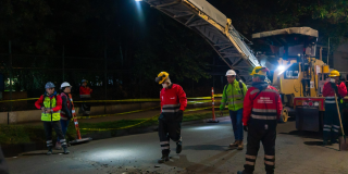 Imagen de obreros trabajando en el mantenimiento de la malla vial