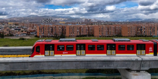 Foto de un tren del Metro 