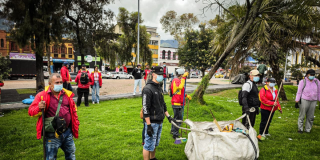 Foto de funcionarios del Distrito en operativo de limpieza