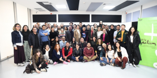 Imagen de participantes en los talleres de ideación y cocreación de Artefactum.