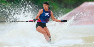 Daniela Verswyvel compite en esquí náutico durante prueba en los XXV Juegos Centroamericanos y del Caribe 2026