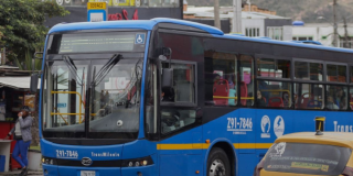 Foto de un bus de TransMilenio