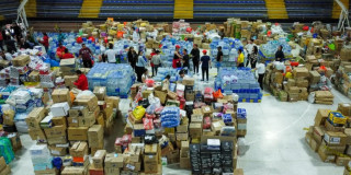 Foto de ayudas y donaciones en Bogotá para damnificados por el terremoto.