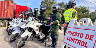 Foto de un puesto de control del Ejército Nacional en carreteras de Cundinamarca.