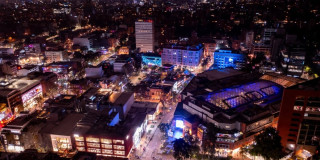 Foto panorámica nocturna de Bogotá.