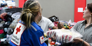 Foto de recepción de ayudas en uno de los puntos de donación en Bogotá.