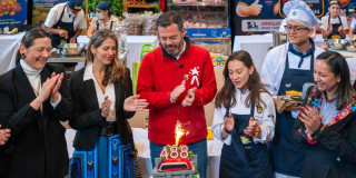 Foto de la celebración del cumpleaños de Bogotá con ajiaco en el Centro Felicidad de Chapinero,