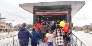Foto de una de las nuevas estaciones de TransMilenio en Bogotá en operación en avenida Ciudad de Cali.