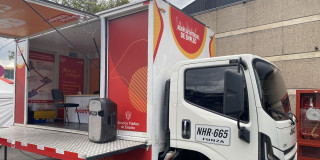 Foto de la Unidad Móvil de Atención de la Agencia Distrital de Empleo de Bogotá.