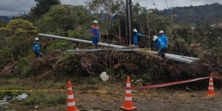 Foto que muestra personas con el uniforme de Enel Colombia 