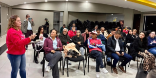 Foto de una charla ciudadana en la localidad de Los Mártires 