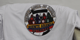 Camiseta confeccionada por barristas.