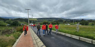 Foto de la entrega de una vía en Ciudad Bolívar 