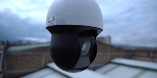 Cámara de seguridad instalada en una casa en Bogotá.