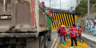 Foto de funcionarios del distrito en operativo de limpieza