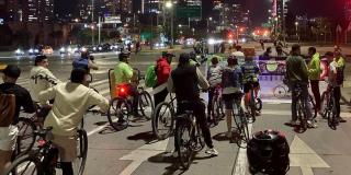 Foto de la Ciclovía Nocturna en Bogotá