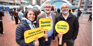 Imagen de Santiago Trujullo, secretario de Cultura de Bogotá y dos perspnas más.