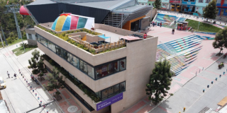 Imagen exterior de Biblioteca Pública 'El Mirador'.