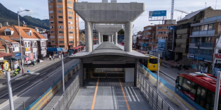 Foto de la estación calle 72 en la avenida Caracas en Bogotá.