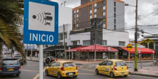Foto de una Cámaras Salvavidas en una vía de Bogotá 