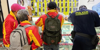 Foto de funcionarios del distrito en operativo de seguridad