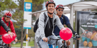 personas recorriendo en bicicletas tramos de la Ciclovía de Bogotá