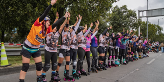 1.320 patinadores en la Ciclovía de Bogotá.