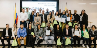 Foto de personas del Reconocimiento a la Excelencia Logística 