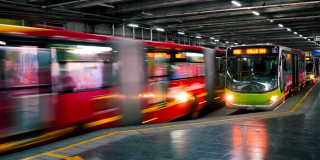 Foto de un bus de TransMilenio en Bogotá.