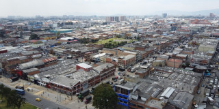 Foto panorámica de Bogotá que muestra edificios y calles 