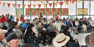 Adultos mayores en un evento cultural, artístico en la localidad de Sumapaz