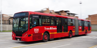 Foto de un bus de TransMilenio