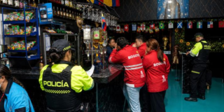 Foto de funcionarios del distrito en operativo de control 