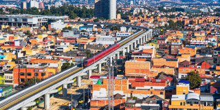Foto de frente de obra del Metro 