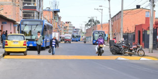Foto de la entrega de vías y espacio público en Engativá, al noroccidente de Bogotá.