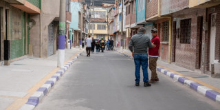 Foto de la entrega de segmentos viales recuperados en la localidad de Kennedy, al suroccudente de Bogotá.