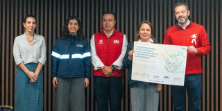 Foto de la firma del convenio que plantea construcción de nuevas vías de acceso a Bogotá con apoyo del municipio de Funza.