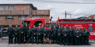 Foto de unos Bomberos de la localidad de Tunjuelito 