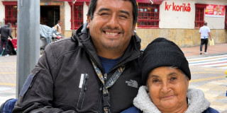 Foto de los Torifio Pulido, con décadas en comercio informal en Bogotá.