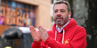 Foto del alcalde Carlos Fernando Galán en una calle de Bogotá.