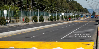 Foto de la entrega de la conexión de la avenida Mutis o calle 63, en la localidad de Engativá, al occidente de Bogotá.