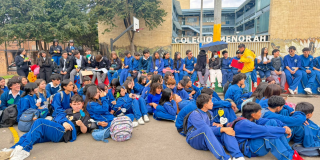 Foto de un grupo de estudiantes en una jornada de prevención 