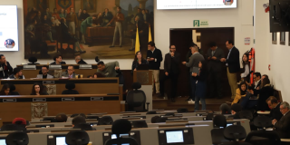 Foto de funcionarios del Distito en un debate 