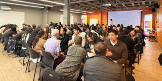 Foto de una rueda de negocios y encuentro de emprendedores en Bogotá.